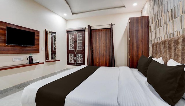 Premium Neelam Hotel
