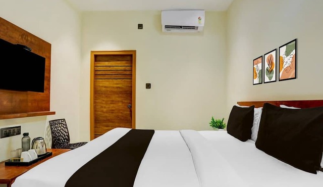 Deluxeshree Maruthi Inn TR Residency