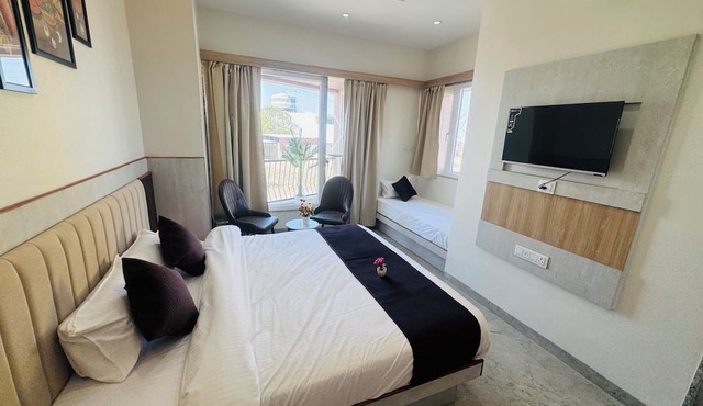 HOTEL PURVI BY VILAASITAA INDORE