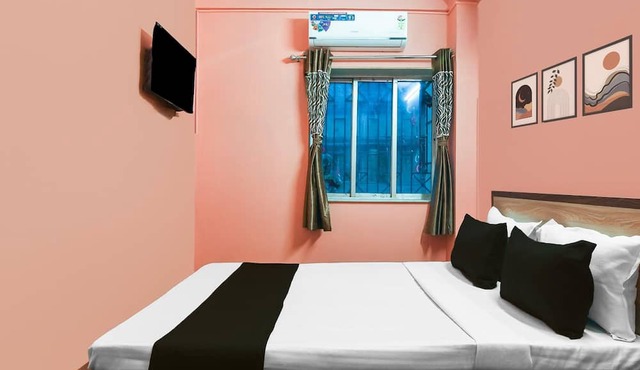 Classic With Balcony Hotel O Shalimar