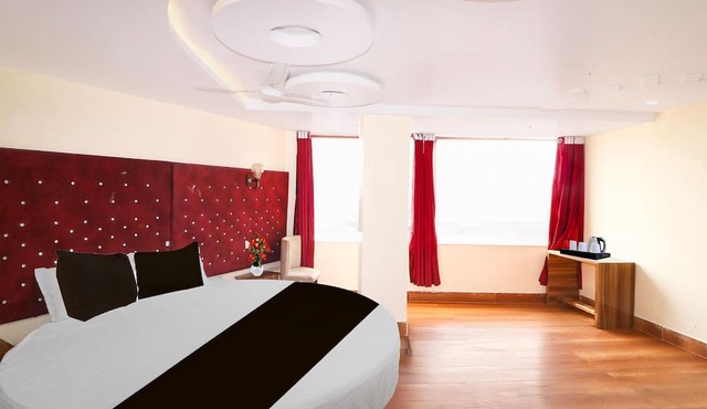 Super Deluxe Room Hotel Rise And Dine in Dhanbad