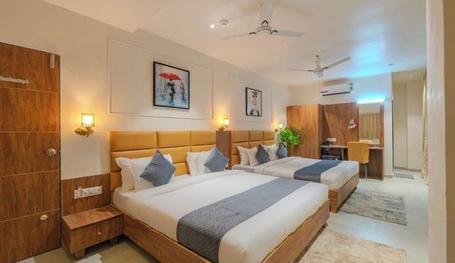 Hotel TGR in Chikhli