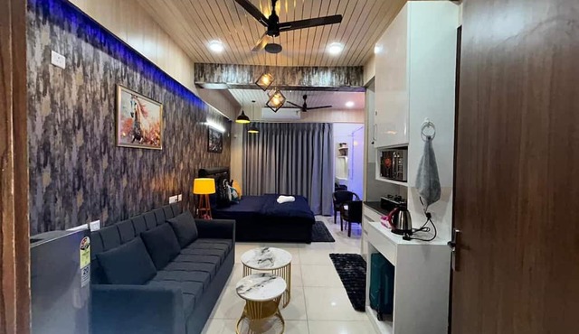 Spacious 1bhk for 6 Guests King & Sofa Beds Zirakpur,chandigarh,mohali,tricity in Dera Bassi