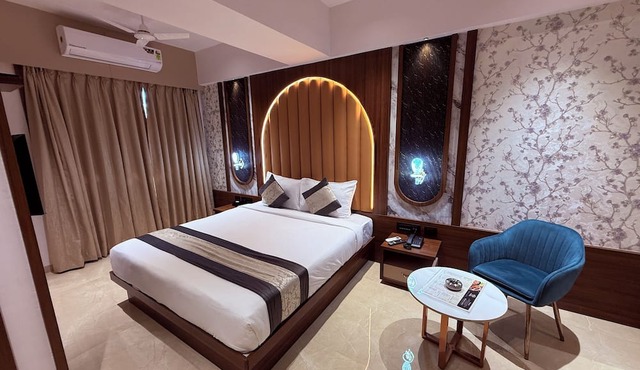 Hotel Saffron Grand Thane