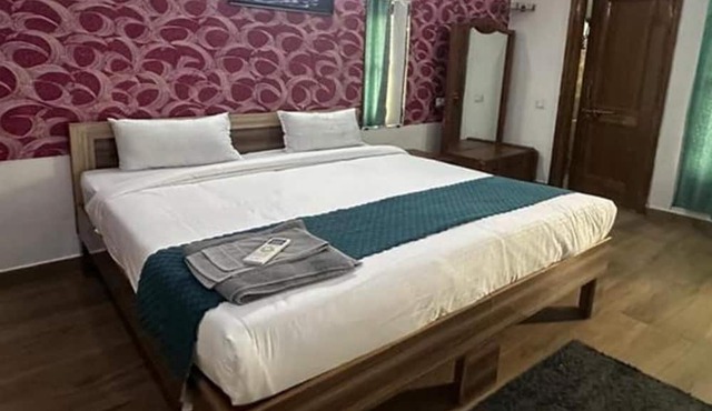 Fabhotel Golden Palace I