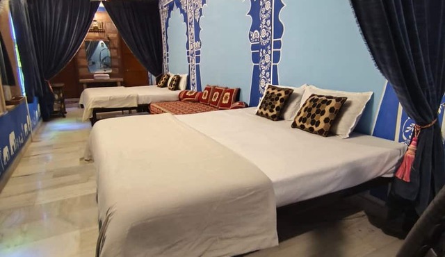 Shangri-La Heritage Haveli Home Stay BNB