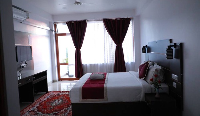 Hotel Mountain Hues Thekkady