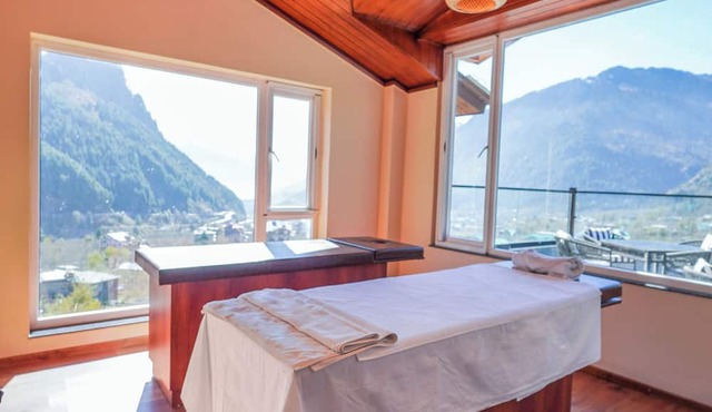 Carom Hotel Manali