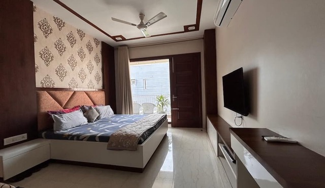 HomiStay - Luxury Room in Panchkula