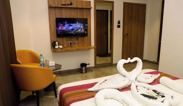 Hotel Aura Inn in Navi Mumbai