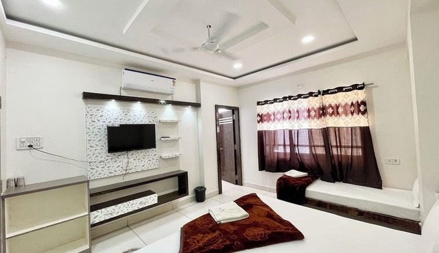 Hotel Shalimar-near Rail Station &Temple
