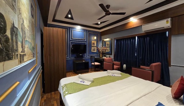 Hotel Trimoorti