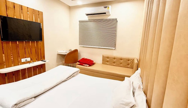 Hotel Apple Palace - Prime Located