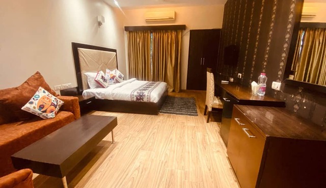 Hotel Amazone Residency DLF Phase 3 in Gurugram