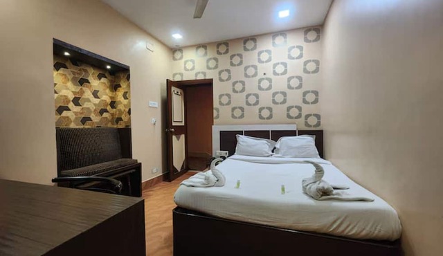 Hotel Pushpak International