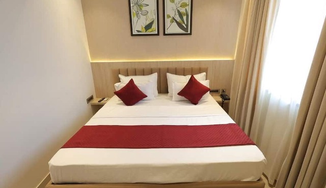 HOTEL DREAMZ in Karnal