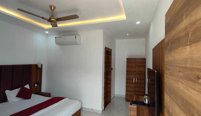Hotel Omkar Palace
