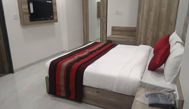 Hotel Indus Inn in Rajgurunagar