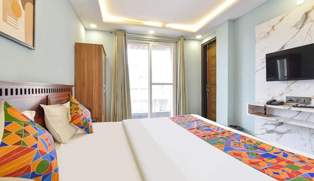 Fabhotel Pink Palace Raja Park