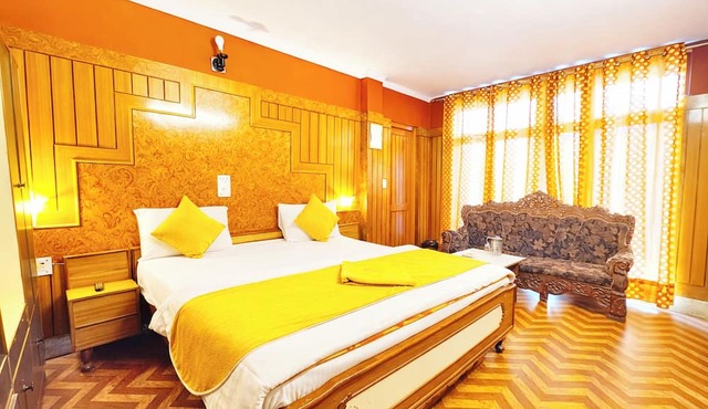 Hotel Deluxe Ankur Lake View Mall Road Nainital Near Naina Devi Temple