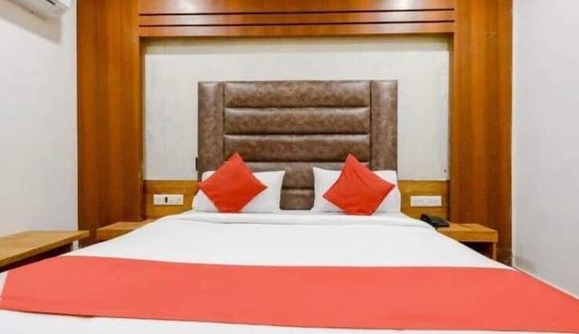 HOTEL SAFARI INN C G ROAD