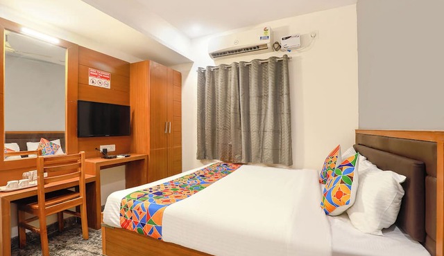 Fabhotel Lloyd’S Inn