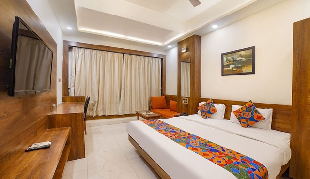 Fabhotel New Mohit Regency