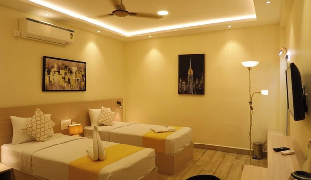 Hotel Green Parrot