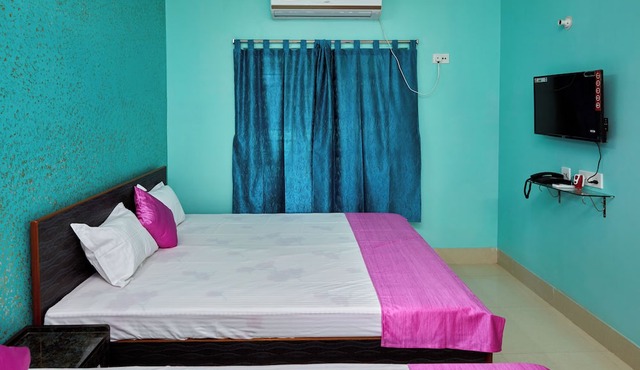 Deb Guest House in Barakpur