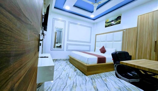 Hotel Aaarav Grand - Mathura Vrindavan