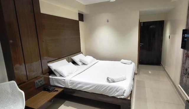 Model Grand Inn