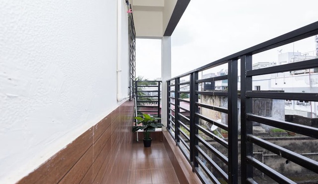 LAKESIDE SUITES