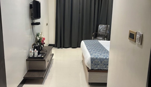 Hotel Gurudev Kunj
