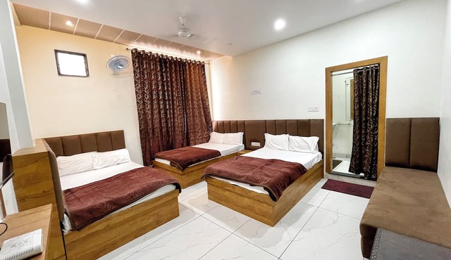 Hotel Gupta Residency - near Temple