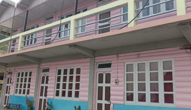 Goroomgo Pink Floyed Homestay Kalimpong
