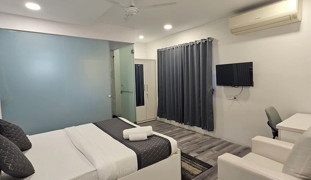 Astha Kandivali Service Apt