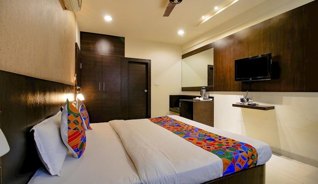FabHotel Kamla Regency - Rani Kamlapati Station