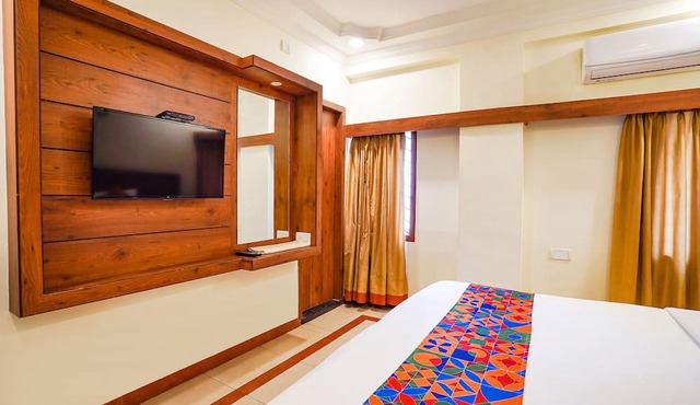 HOTEL SAVI INN