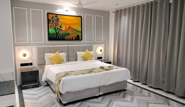 Citrus Prime Hill Queen Resort in Pipariya
