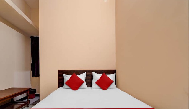 OYO Dhanam Lodge