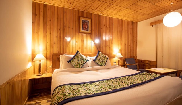 Hotel Negis Mayflower in Manali