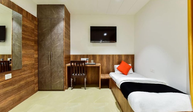 OYO Capital O Maurya Inn