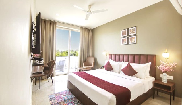 Saltstayz Select – Near Sohna Road City Center in Gurugram