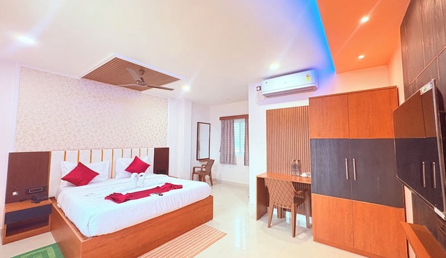 Puri Hotel Shri Sudama on Seven Hills Rd in Puri