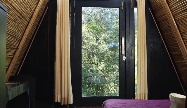 Bhimtal Hotel nr. Bhowali Range Arahnyam
