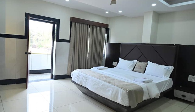 Kamath Yatri Nivas Plus