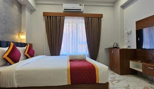 ROYAL PALACE STAY