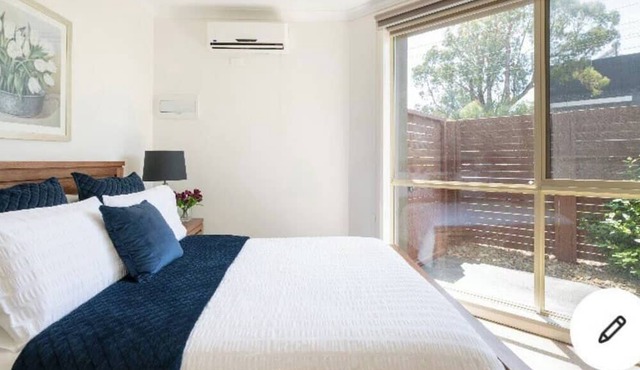 Design/bright/cosy townhouse between airport &city in Glenroy