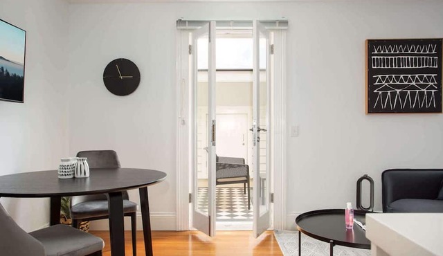 Stunning Studio with Alfresco Terrace near Trains in Lewisham
