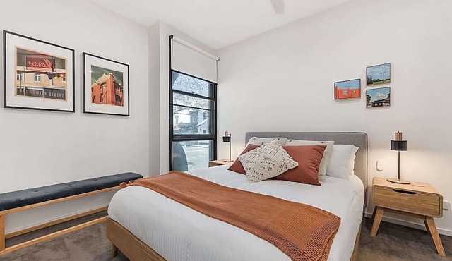 Collingwood | 2BR + 2 Parking Near Smith St in Collingwood